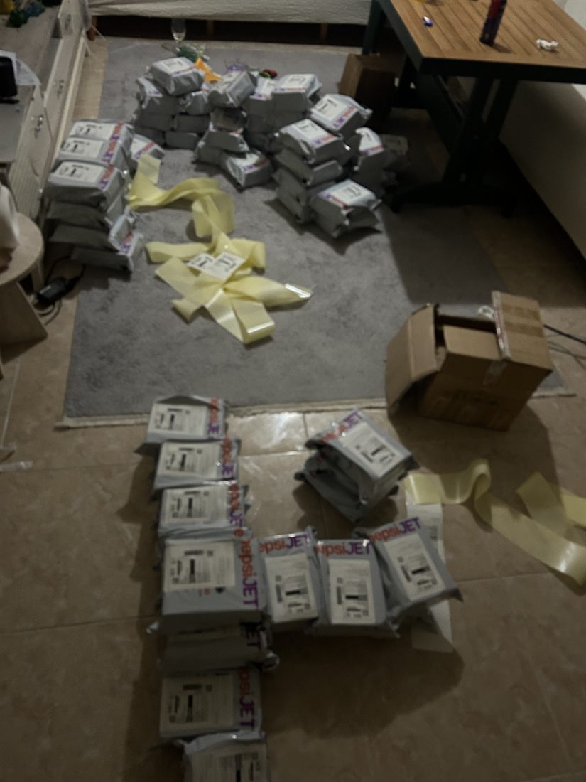 Evde hazırlanan kargo paketleri